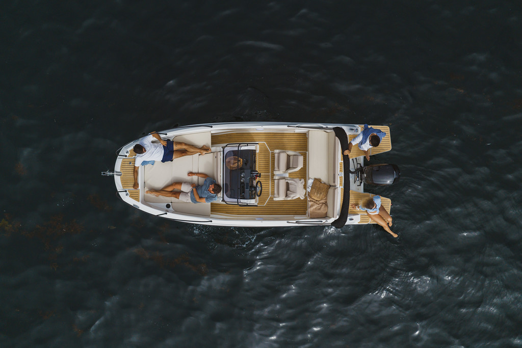 Quicksilver Activ 625 Open 